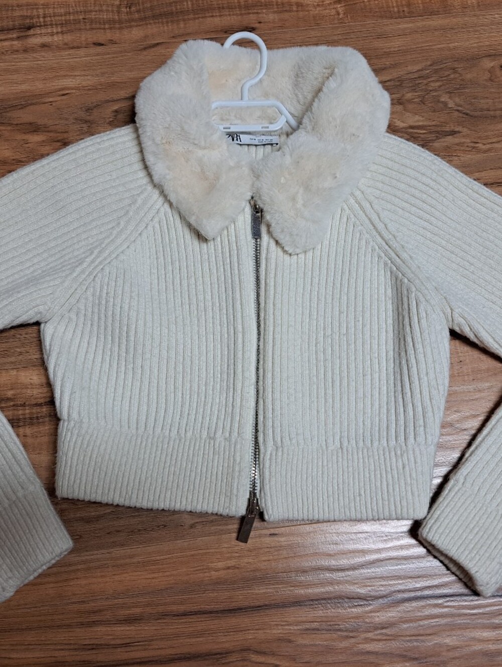 Zara Cream Ribbed Zip-Up Sweater Jacket with Faux Fur Collar
